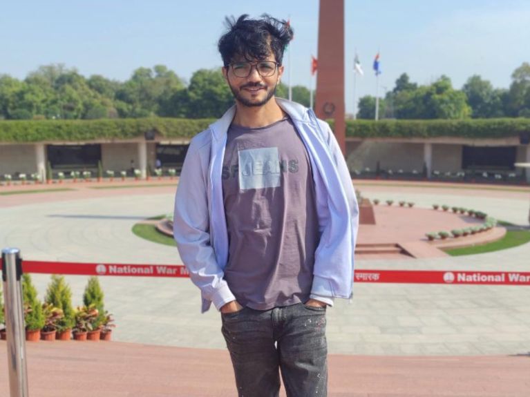 Wasim aus Indien schätzt die Praxis in seiner Ausbildung. 