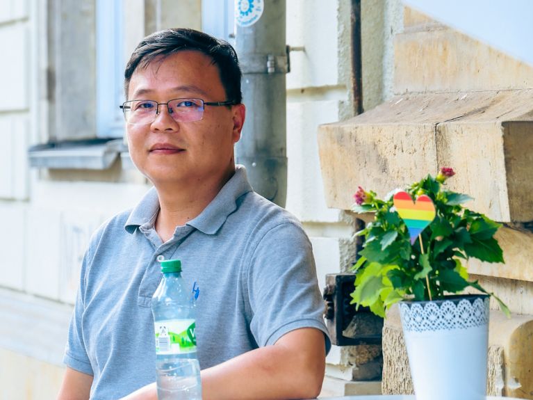 Reiseleiter Hu Zhigang will dabei helfen,  Deutschland jenseits von Klischees zu entdecken. 