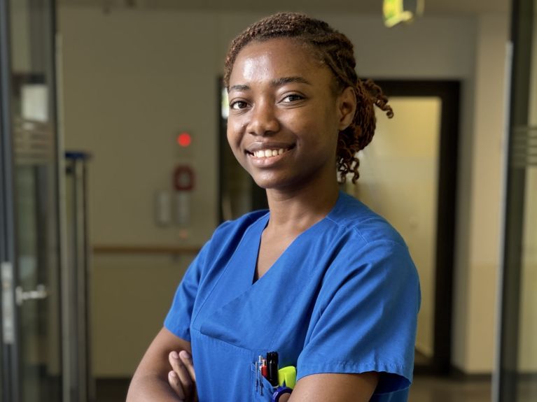 Als Pflegekraft von Namibia nach Deutschland: Leontine Kunyanda Shikukutu Als Pflegekraft von Namibia nach Deutschland: Leontine Kunyanda Shikukutu