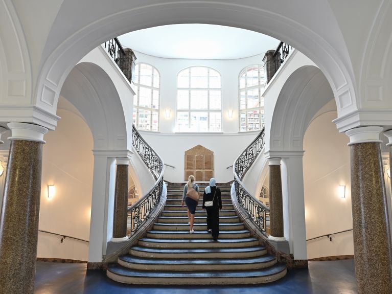 Einblick ins Hauptgebäude der Europa-Universität Viadrina in Frankfurt (Oder) 