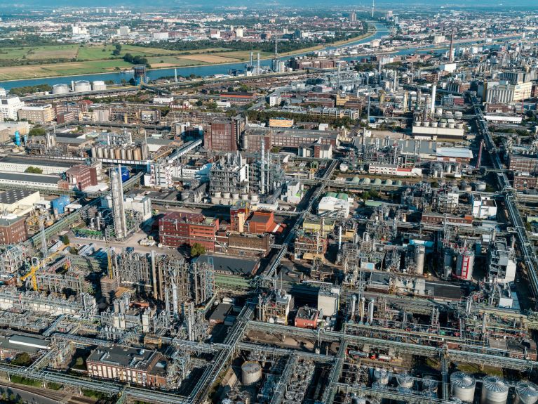 BASF Ludwigshafen: the world's biggest chemical site 