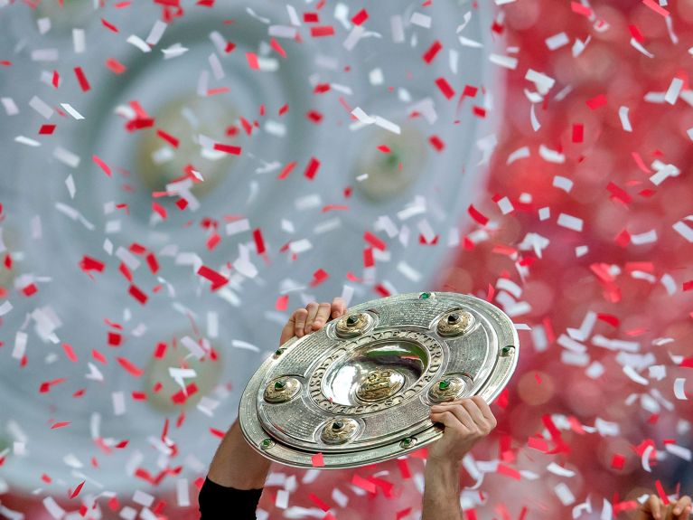Şampiyonluk tabağı, Bundesliga zaferinin hatırasıdır. 