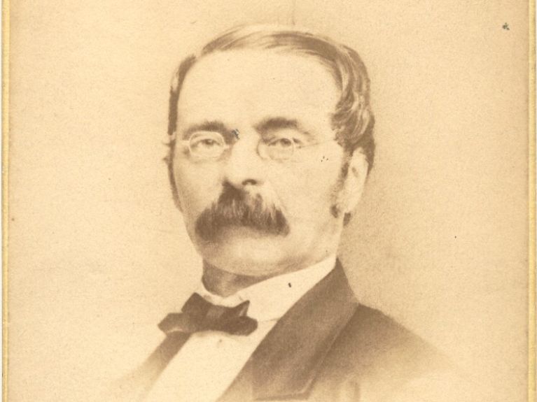 Heinrich E. Steinway – Heinrich Engelhard Steinweg wurde 1797 in Seesen geboren. 1850 wanderte er in die USA aus und änderte seinen Namen in Steinway. Einer seiner Söhne, Theodor Steinweg, baute in Deutschland Pianos unter dem Namen Steinweg. Heinrich E. Steinway – Heinrich Engelhard Steinweg wurde 1797 in Seesen geboren. 1850 wanderte er in die USA aus und änderte seinen Namen in Steinway. Einer seiner Söhne, Theodor Steinweg, baute in Deutschland Pianos unter dem Namen Steinweg.
