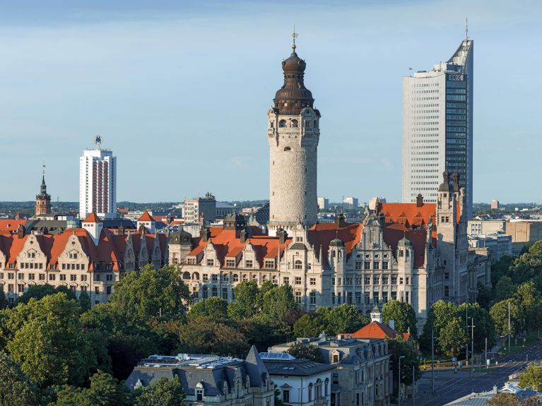 Leipzig : le Nouvel hôtel de ville et le Cityhochhaus