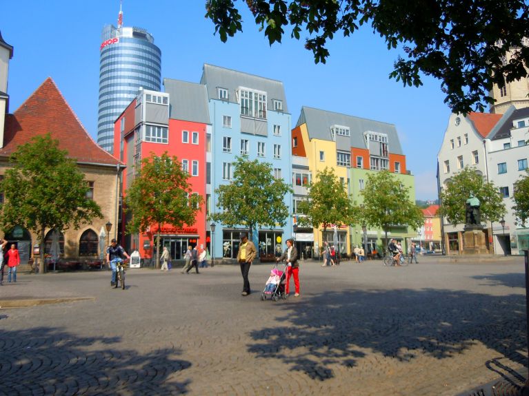 Jena: praça Marktplatz e JenTower