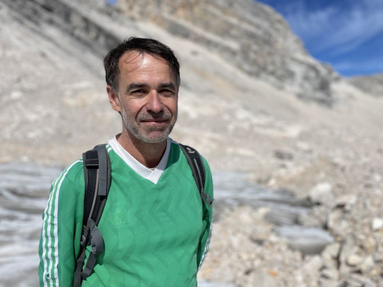 Wilfried Hagg investiga o derretimento das geleiras. 