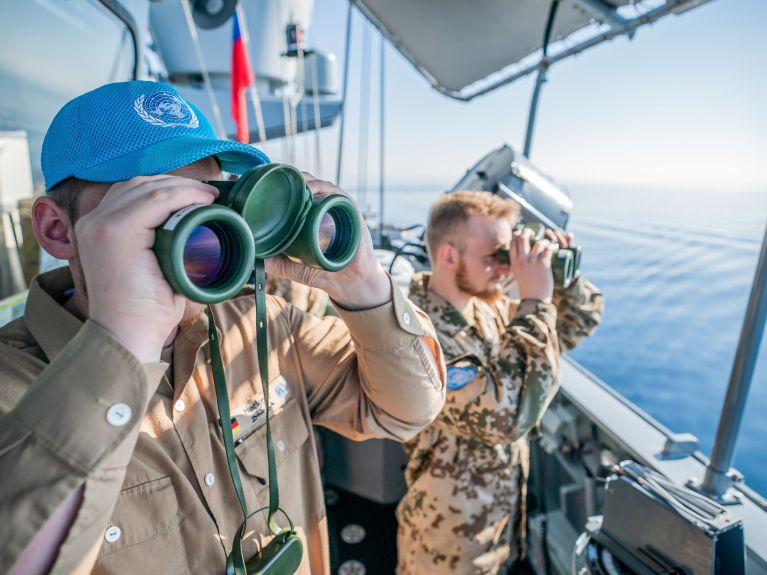 UNIFIL: Fuzileiros navais a bordo do “Ludwigshafen” monitoram a fronteira marítima. 