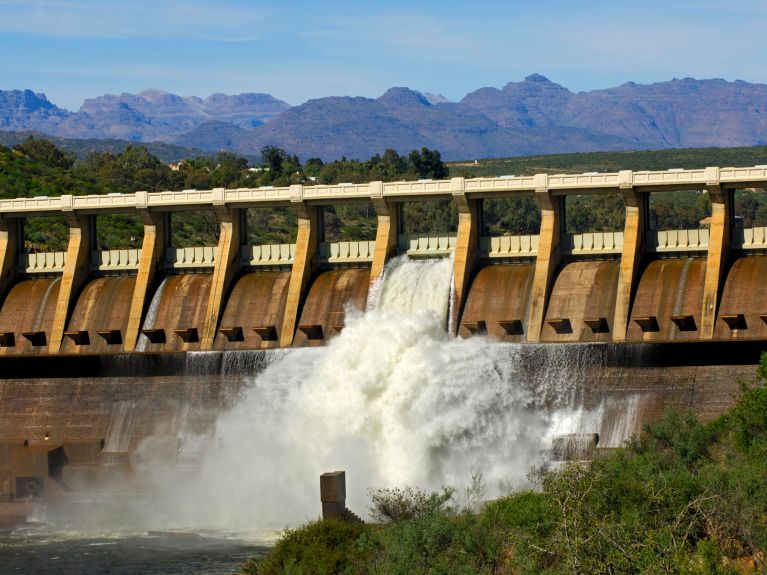 Un barrage en Afrique du Sud : une solution au problème d’approvisionnement en eau. Un barrage en Afrique du Sud : une solution au problème d’approvisionnement en eau.