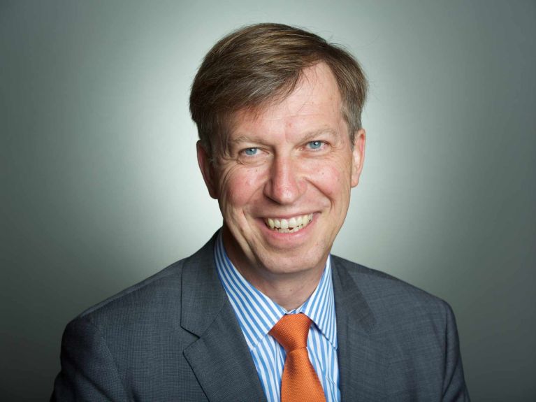 Hinrich Thölken jest od 2015 roku pełnomocnikiem Federalnego Ministerstwa Spraw Zagranicznych ds. energii, klimatu i transformacji cyfrowej.