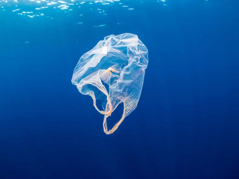  Bazı tek kullanımlık plastik poşetler, 2022'den beri AB'de yasak.