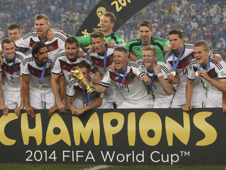 La cuarta copa: la selección alemana gana el Campeonato del Mundo de Brasil de 2014. 