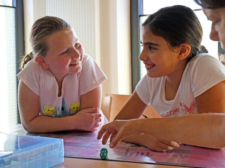 Aprendendo mutuamente. Ajuda nas tarefas escolares de “Willkommen im Dorf”