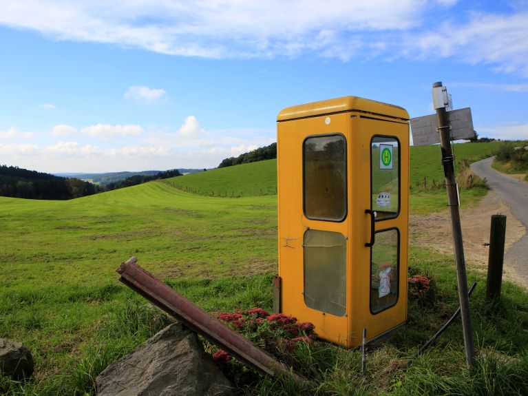 Telefon komórkowy pokolenia baby boomers: budka telefoniczna