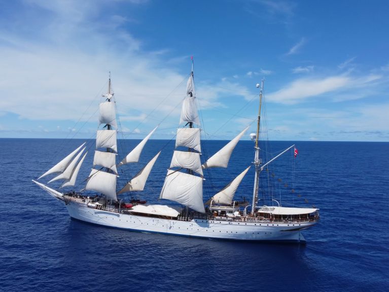 Statsraad Lehmkuhl jest jedną z głównych atrakcji urodzin hamburskiego portu