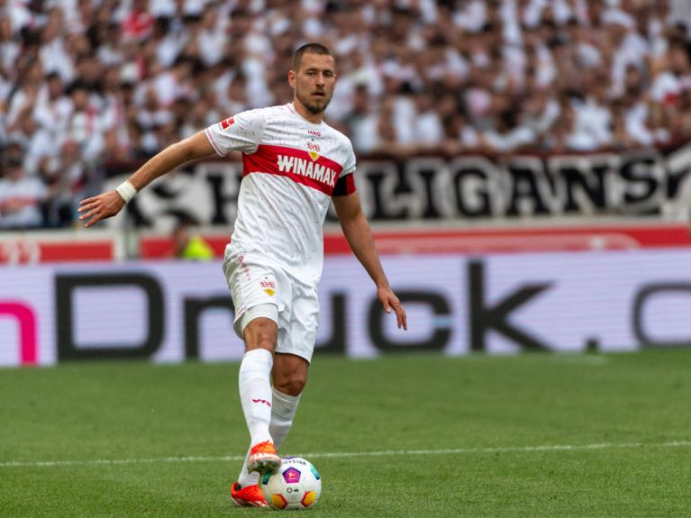 Waldemar Anton, VfB Stuttgart, 27/1/0, jest kapitanem wicemistrzów Niemiec, drużyny, która niespodziewanie namieszała w sezonie Bundesligi. W kadrze narodowej ten środkowy obrońca występuje jako rezerwowy. Waldemar Anton, VfB Stuttgart, 27/1/0, jest kapitanem wicemistrzów Niemiec, drużyny, która niespodziewanie namieszała w sezonie Bundesligi. W kadrze narodowej ten środkowy obrońca występuje jako rezerwowy.