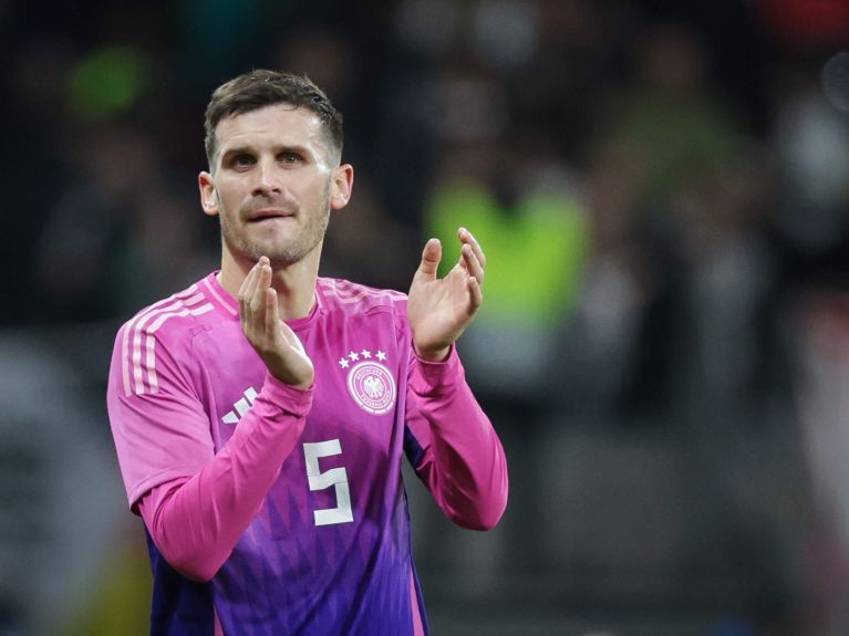 Pascal Groß, Brighton & Hove Albion, 32/5/0, przez długi czas nie cieszył się w Niemczech uznaniem, na jakie zasługiwał. Jest jednym z tych graczy, którzy dużo biegają w środku boiska. Rezerwowy Andricha będącego pomocnikiem defensywnym. Pascal Groß, Brighton & Hove Albion, 32/5/0, przez długi czas nie cieszył się w Niemczech uznaniem, na jakie zasługiwał. Jest jednym z tych graczy, którzy dużo biegają w środku boiska. Rezerwowy Andricha będącego pomocnikiem defensywnym.
