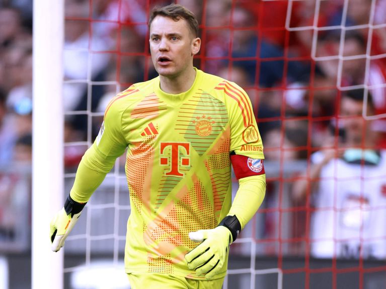 Manuel Neuer, Bayern Monachium, 38 lat, 117 meczów międzynarodowych przed EURO2024, jeden z najlepszych bramkarzy, jakich kiedykolwiek widział świat piłki nożnej. Nawet jeżeli ma już swoje lata, nadal jest najlepszy. Manuel Neuer, Bayern Monachium, 38 lat, 117 meczów międzynarodowych przed EURO2024, jeden z najlepszych bramkarzy, jakich kiedykolwiek widział świat piłki nożnej. Nawet jeżeli ma już swoje lata, nadal jest najlepszy.