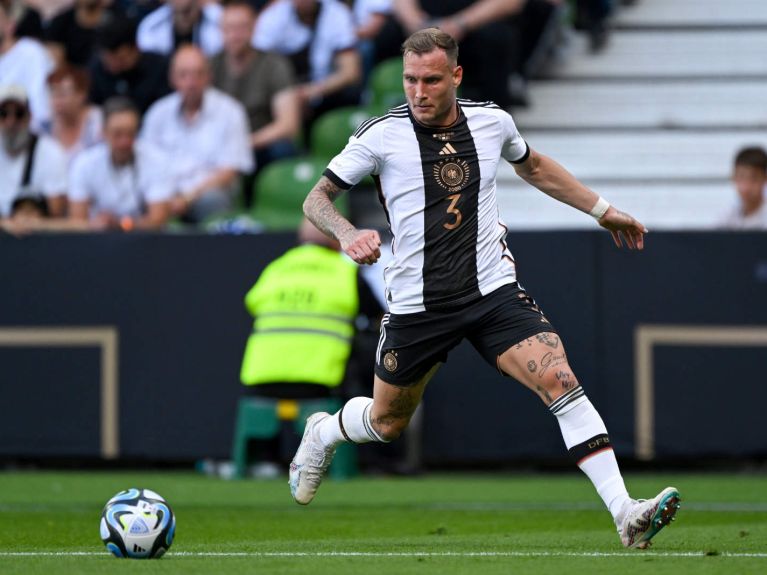 David Raum, RB Leipzig, 26/20/0, w swojej drużynie gra na lewym skrzydle, często w środku pola. Jednak niezależnie od tego, czy gra bardziej z tyłu czy bardziej z przodu: do kadry został powołany jako rezerwowy Mittelstädta. David Raum, RB Leipzig, 26/20/0, w swojej drużynie gra na lewym skrzydle, często w środku pola. Jednak niezależnie od tego, czy gra bardziej z tyłu czy bardziej z przodu: do kadry został powołany jako rezerwowy Mittelstädta.
