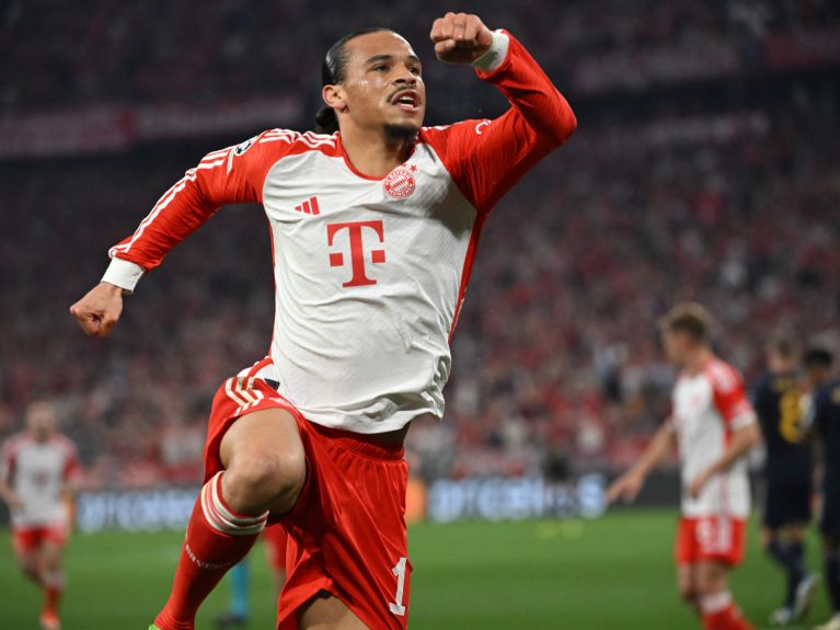 Leroy Sané, Bayern Monachium, 28/59/13. Jeżeli idzie mu dobrze, wtedy wszystko się układa – niestety nie zawsze. Jest jedną z opcji siedzących na ławce rezerwowych, z której należy skorzystać, gdy trzeba będzie przyspieszyć grę. Leroy Sané, Bayern Monachium, 28/59/13. Jeżeli idzie mu dobrze, wtedy wszystko się układa – niestety nie zawsze. Jest jedną z opcji siedzących na ławce rezerwowych, z której należy skorzystać, gdy trzeba będzie przyspieszyć grę.