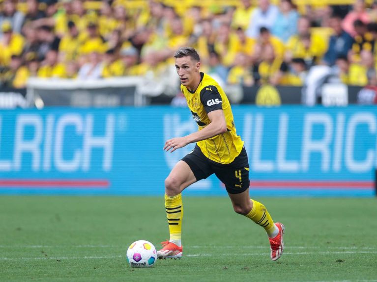 Nico Schlotterbeck, Borussia Dortmund, 24/11/0, został powołany do drużyny po doskonałej drugiej połowie sezonu w Bundeslidze. Jest pierwszym rezerwowym na pozycji środkowego obrońcy. Nico Schlotterbeck, Borussia Dortmund, 24/11/0, został powołany do drużyny po doskonałej drugiej połowie sezonu w Bundeslidze. Jest pierwszym rezerwowym na pozycji środkowego obrońcy.