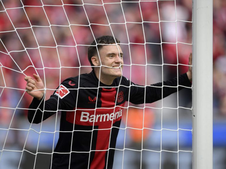 Florian Wirtz, Bayer Leverkusen, 21/16/1, jest największym talentem niemieckiej piłki nożnej. Dowiódł tego grając przez jeden sezon z nowymi mistrzami Niemiec i od tego czasu należy do drużyny. Florian Wirtz, Bayer Leverkusen, 21/16/1, jest największym talentem niemieckiej piłki nożnej. Dowiódł tego grając przez jeden sezon z nowymi mistrzami Niemiec i od tego czasu należy do drużyny.