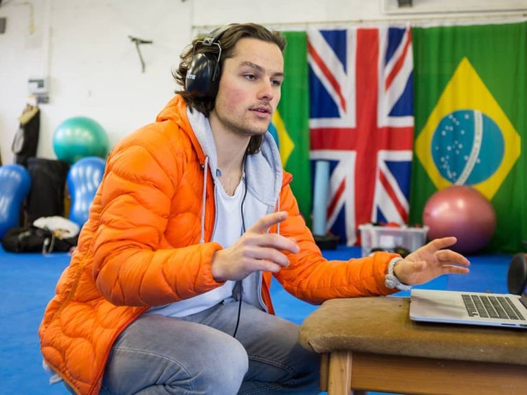 Vincent Ott travaille comme compositeur de musique de film à Londres.