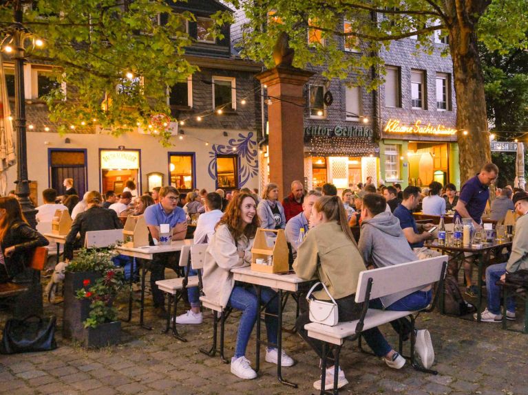 Frankfurt’ta elma şarabı restoranı 