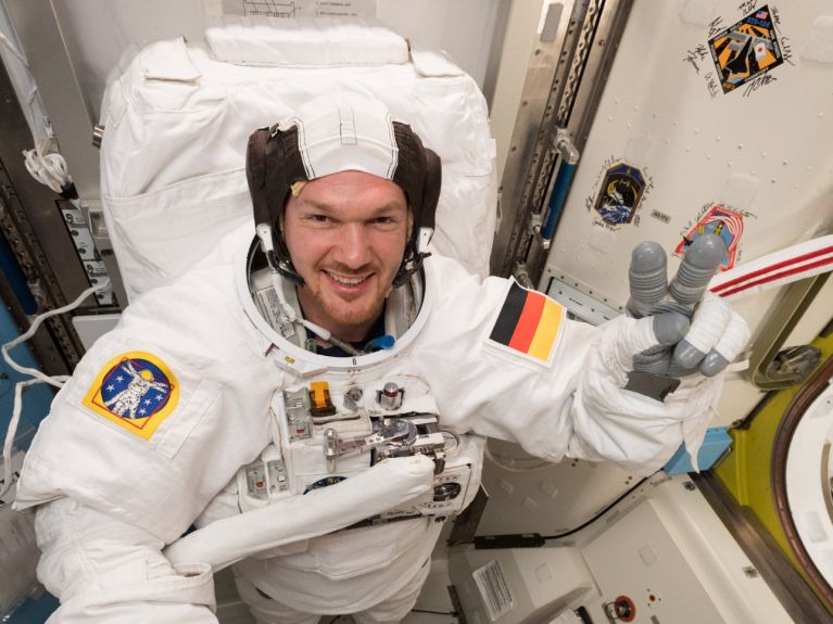 Niemiecki astronauta Alexander Gerst był pierwszym niemieckim komendantem Międzynarodowej Stacji Kosmicznej (ISS).  