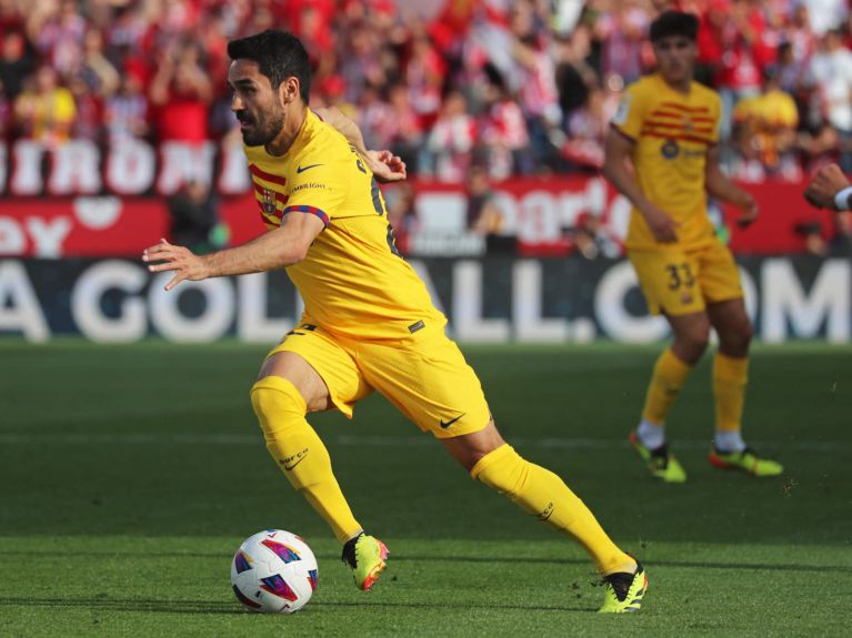 Mit dem Ball am Fuß im Trikot des CF Barcelona: Aber Gündoğan liebt das Passpiel. Mit dem Ball am Fuß im Trikot des CF Barcelona: Aber Gündoğan liebt das Passpiel.