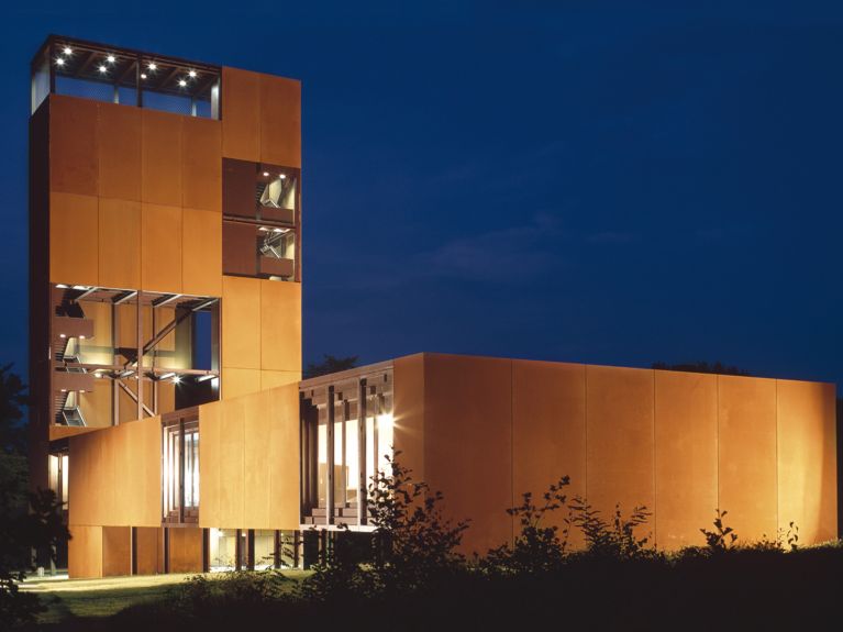 Le musée Kalkriese : la tour de guet avec vue sur le champ de bataille.