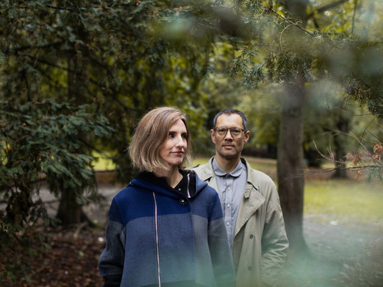 Allison Dring ve Daniel Schwaag havayı temizliyor. Allison Dring ve Daniel Schwaag havayı temizliyor.