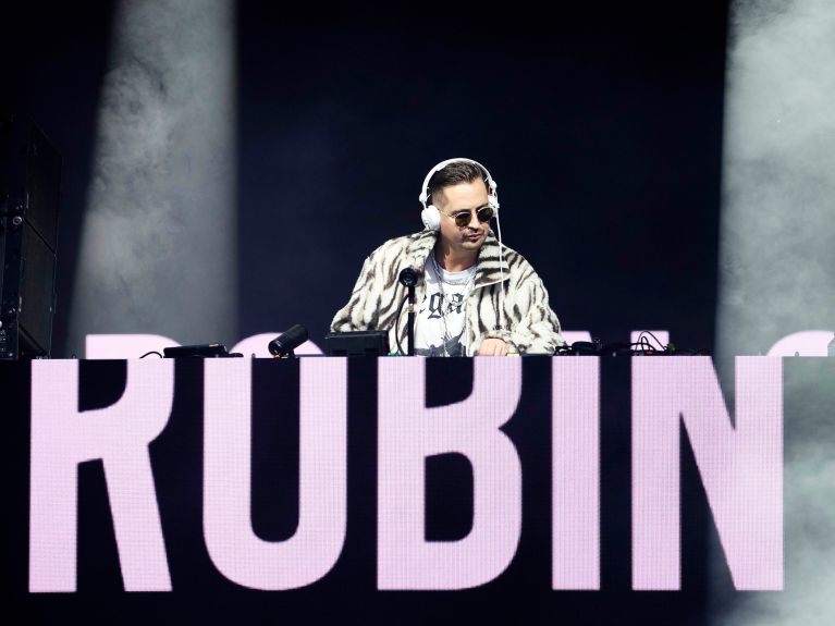 Popular DJ: Robin Schulz
