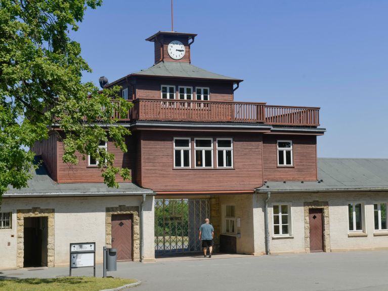 L’entrée de l’ancien camp de concentration de Buchenwald.