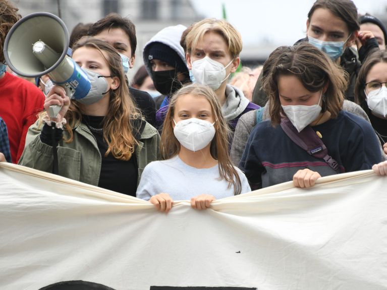 有Greta Thunberg（格雷塔·桑伯格）参加的柏林“周五为未来”示威