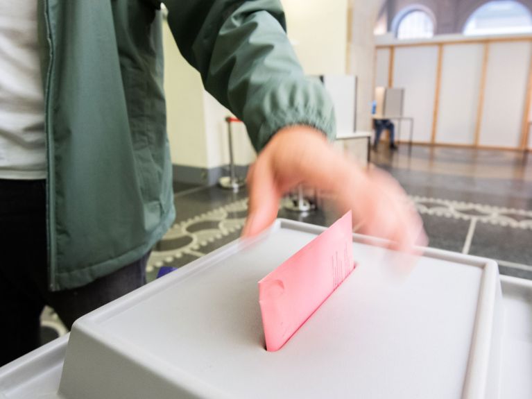 Un bulletin de vote envoyé par courrier avant les élections.