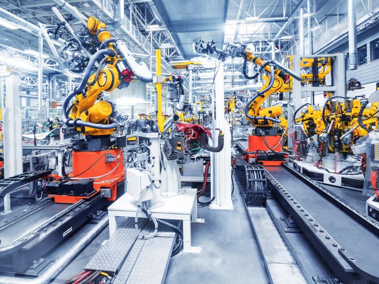 Otomatik üretim: Yüksek prestijli endüstri. Otomatik üretim: Yüksek prestijli endüstri.