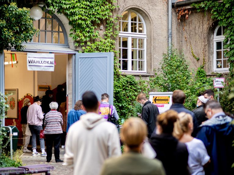 Elections au Bundestag en 2021 : un bureau de vote dans le quartier berlinois de Prenzlauer Berg