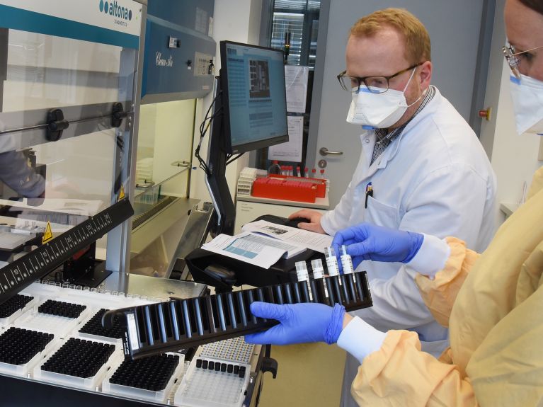Serum samples are evaluated in Leipzig.