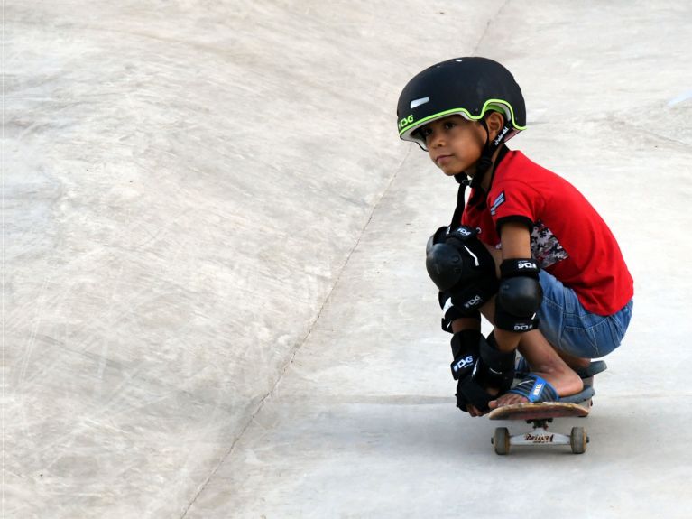En 2019 Skate-Aid abrió un parque de patinaje en Qudsaya, Siria.