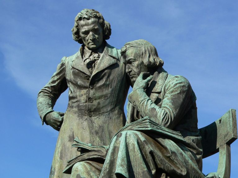 Estatua de los hermanos Grimm