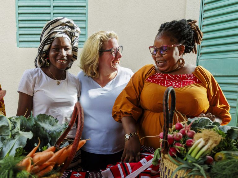 Ministra do Desenvolvimento, Svenja Schulze, em Burkina Faso 