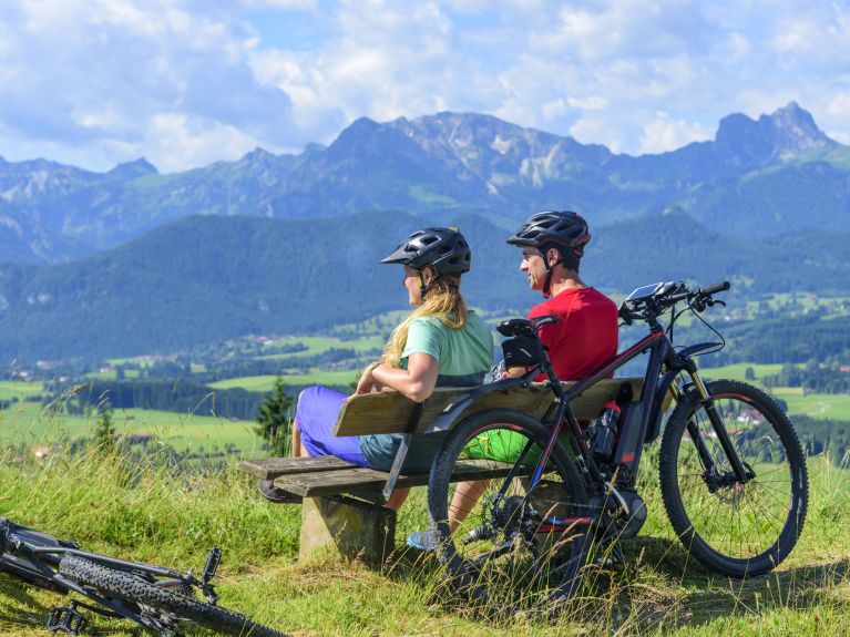 Ciclismo nas montanhas com a bicicleta elétrica – um entretenimento para todos.