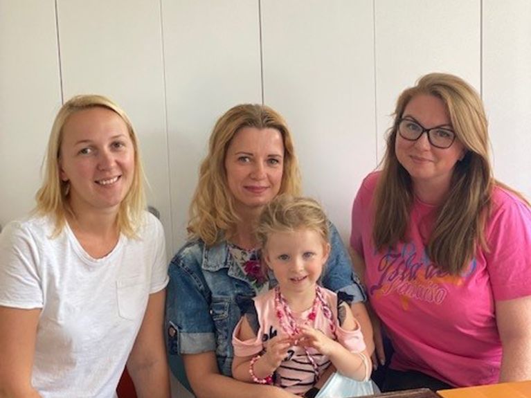 从左至右：逃离乌克兰的Viktoriya、Elena和Ellina。