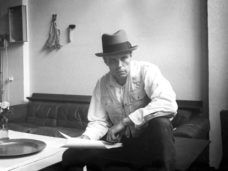 Joseph Beuys  no seu ateliê em 1967