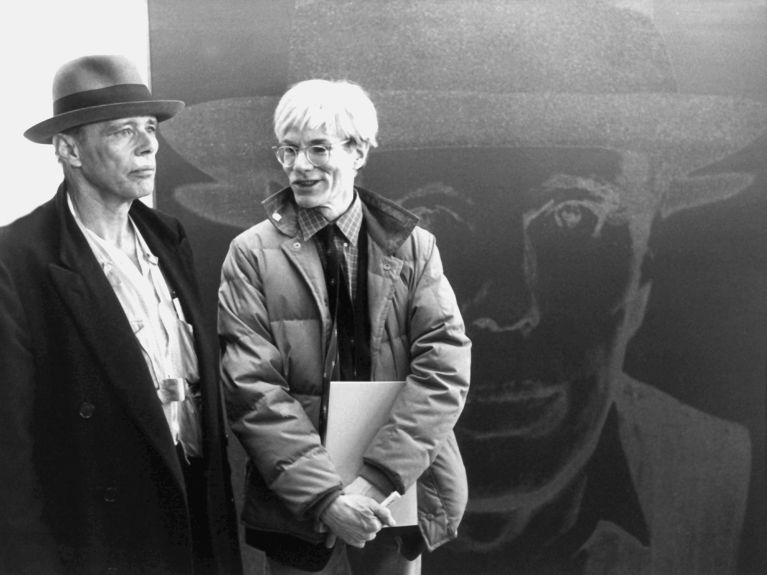 Joseph Beuys com Andy Warhol em 1982 