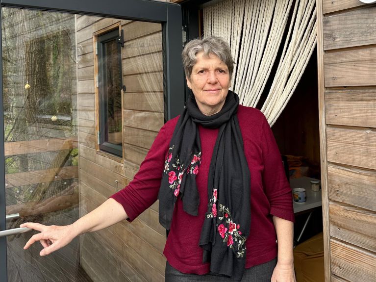 Elke lebt in ihrem Tiny House auf nicht einmal 30 Quadratmetern.