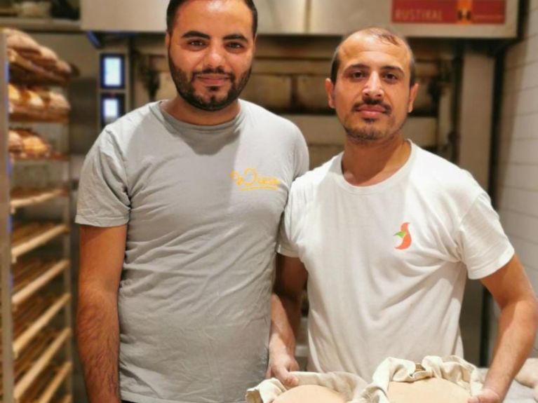 Piekarz Mohamad Hamzaalemam und sprzedawca Naser Yusofzai Piekarz Mohamad Hamzaalemam und sprzedawca Naser Yusofzai