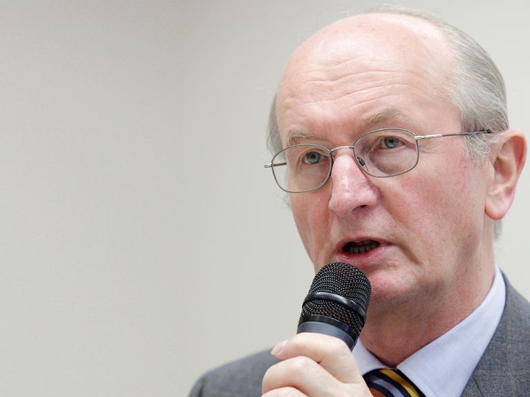Jochen Borchert był w latach 1993-1998 federalnym ministrem rolnictwa. Do ministerstwa powrócił w 2019 r.  jako szef Komisji Borcherta - sieci kompetencji ds. strategii zwierząt gospodarskich.