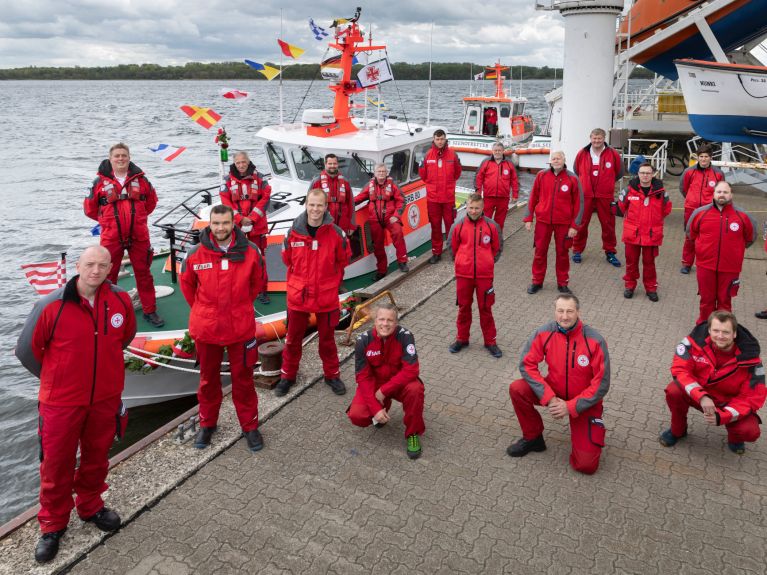 Des sauveteurs en mer bénévoles du poste de sauvetage de Travemünde. 