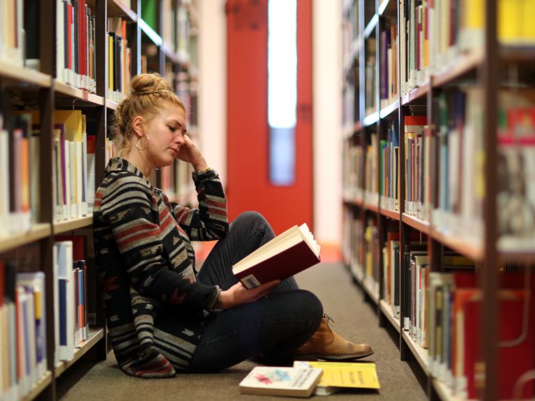 Livros podem ser lidos em quase todos os lugares.